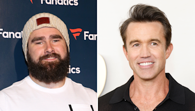 Jason Kelce's photo with Rob McElhenney goes viral