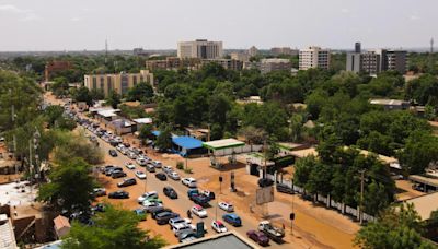 Baisse des prix du carburant au Niger: les dirigeants veulent «montrer qu’ils agissent pour la population»