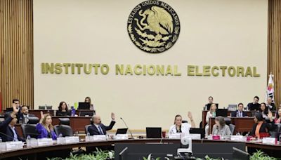 ¿Está prohibido usar tu celular en las casillas electorales? Esto dice el INE