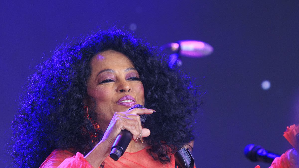 In Clearwater, Diana Ross’ dazzling concert included a ‘special gift’ for fans