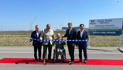 State, local leaders cut ribbon on Samsung Highway in Taylor