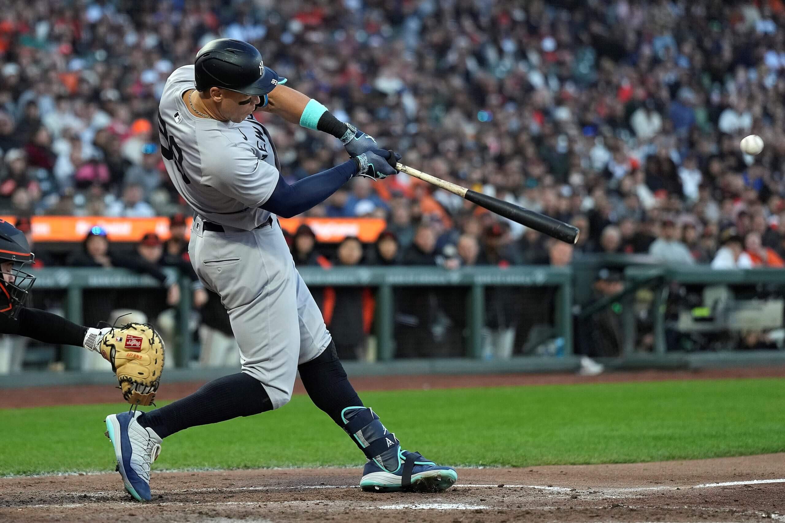 Aaron Judge hits 2 home runs in San Francisco debut as Yankees torch Giants