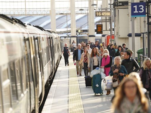 London travel news LIVE: Disruption between Waterloo and Clapham Junction due to signal fault