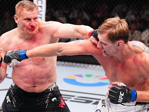 UFC fans blame new gloves as Sergei Pavlovich's nine-fight KO streak ends