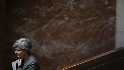 «J’ai aidé ma mère à mourir» : Sandrine Rousseau livre un témoignage poignant à l’Assemblée nationale