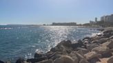 Aparece un cadáver flotando entre las rocas de la playa del Cocó de Alicante