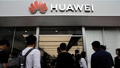 Huawei busca arrebatar protagonismo a Apple con el lanzamiento de un teléfono tríptico