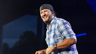 Fans Say Luke Bryan Could’ve Been a ‘Great Girl Dad’ After Watching Him Dance With Young Concertgoer