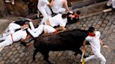 Quinto encierro de San Fermín 2024, en directo | Los toros de Domingo Hernández protagonizan una carrera rápida, limpia y con muchas caídas