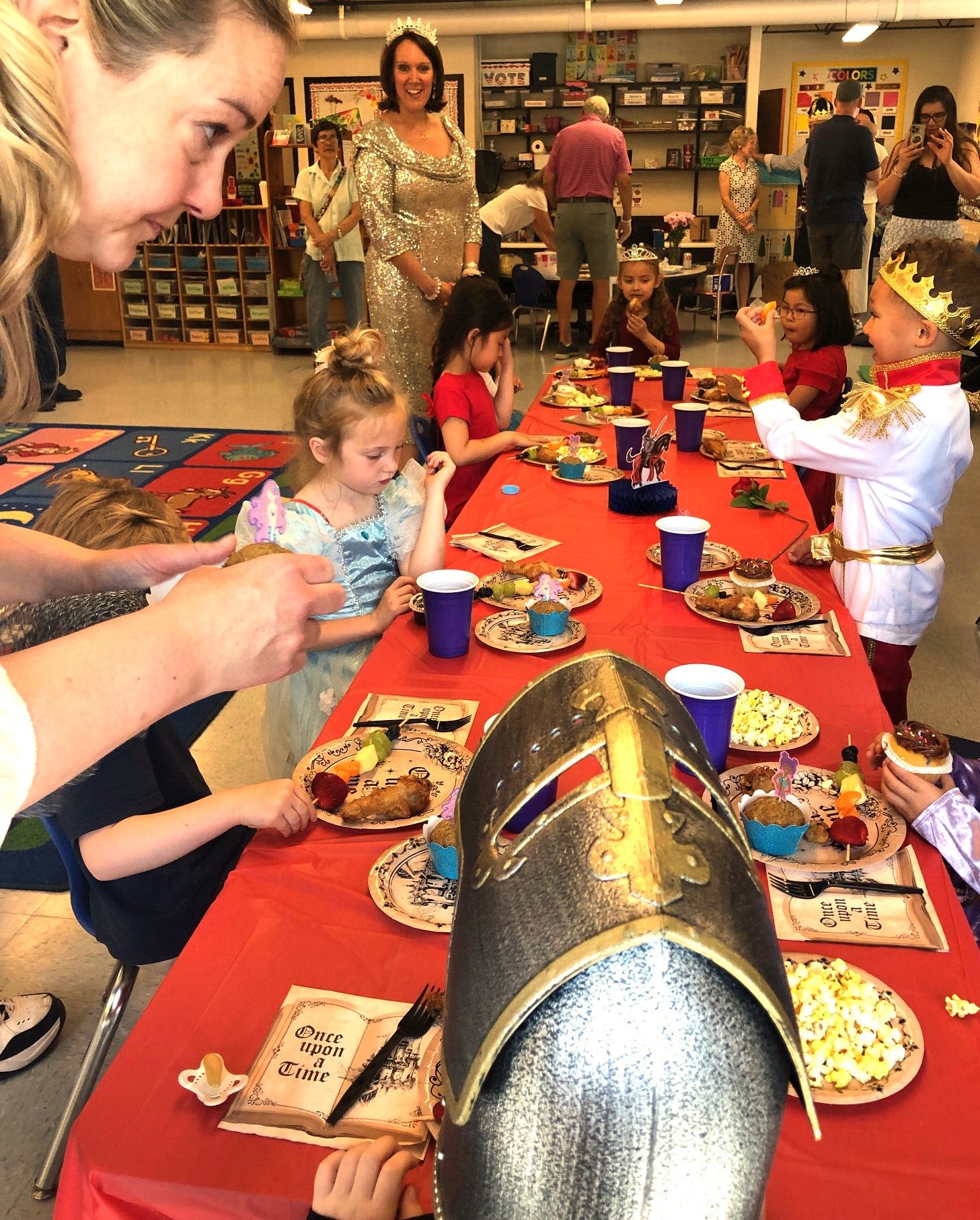 A kindergarten's new clothes: Ending a successful school year with a fairy tale banquet