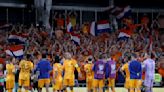 Holanda remonta y vence a Irlanda en eliminatorias de la Euro. Polonia se mete en problemas