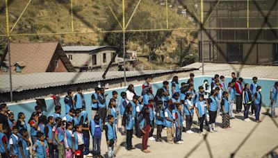Niños migrantes se gradúan de primera escuela en albergue en la frontera norte de México