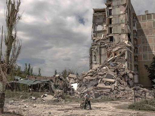 Russian troops set their eyes on Ukraine’s once-peaceful town of Toretsk