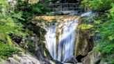 China: un turista descubrió que la cascada más alta del país tenía "ayuda" de una tubería