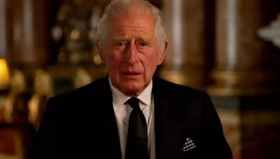 El Rey Carlos III es vinculado al "más infame pedófilo"; se le confirmaron 500 víctimas
