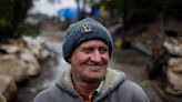 Morador da Ilha das Flores atingido pela enchente, seu Antônio ganha dentadura nova e volta a sorrir | GZH