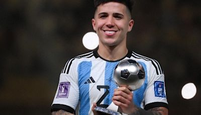 Enzo Fernández se disculpa con carta por cánticos racistas de jugadores de Argentina