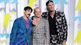 Red Hot Chili Peppers Dedicate VMAs Global Icon Award to Foo Fighters Drummer Taylor Hawkins