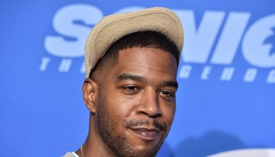 El rapper Kid Cudi se rompe un pie durante su actuación en Coachella - La Opinión