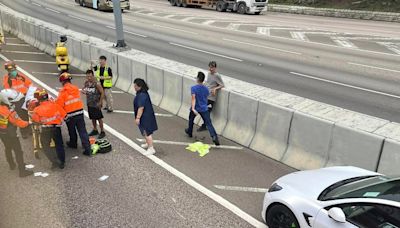 屯公電單車捱客貨車撞 女鐵騎士受傷送院