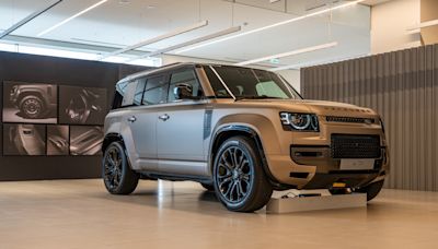 賽道、越野一次攻頂！首波配額僅 18 輛的 JLR Defender OCTA 展間實拍分享！