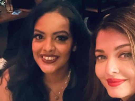 Aishwarya Rai Bachchan holidays in NYC, poses for a selfie with a US based actor