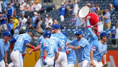 Nelson Velazquez’s ninth-inning triple sparks KC Royals’ comeback against Padres