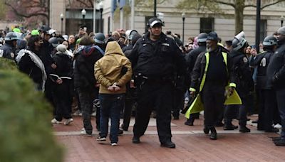 La Policía de Nueva York detiene a decenas de personas tras disolver una protesta propalestina en la Universidad de Columbia