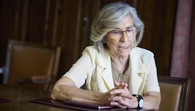 Presidenta de la Real Academia de Ciencias califica de "muy alarmante" el caso del rector de la Universidad de Salamanca