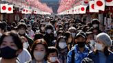 Por qué Japón tiene ahora su mayor cantidad de muertes por covid tras 2 años con la pandemia bajo control