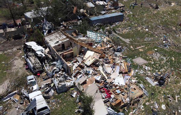 100+ people sheltered in Valley View gas station destroyed by tornado