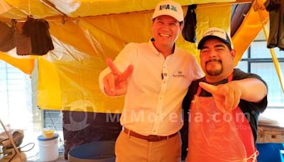 Visita Alfonso Martínez tianguis de la Industrial para llamar al voto