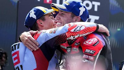 'Il Capitano' Espargaró lidera, a lo grande, un podio con Márquez y Acosta