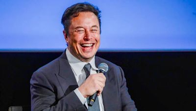 Elon Musk se burla de Biden y sugiere que los demócratas "lo eliminen" de la contienda | El Universal