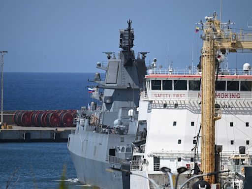 La Nación / Buques militares rusos llegan a Venezuela y anclan en el Puerto de La Guaira