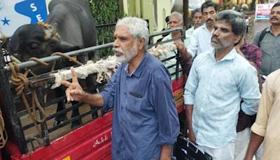 Malabar Devaswom Board staff protest against Kerala govt.’s ‘reluctance’ to implement HC order on wage revision