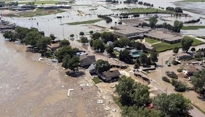 More rain possible in deluged Midwest as flooding kills 2, causes water to surge around dam