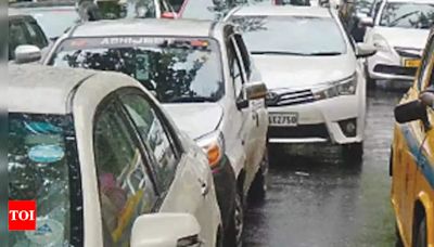 Monsoon traffic chaos in Kolkata | Kolkata News - Times of India