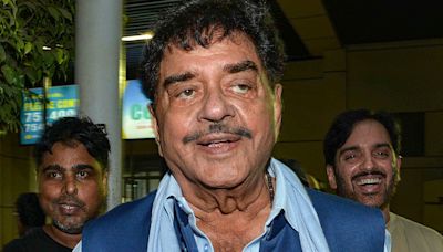 Shatrughan Sinha discharged from hospital, reveals if he 'fell from his favourite sofa’ or had surgery