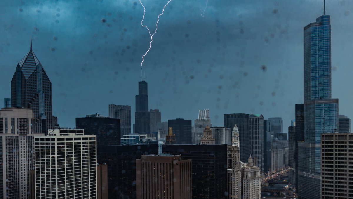 Severe weather threatens Chicago area with heavy downpours, hail, gusty storms possible