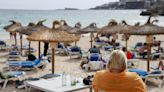 Furia británica por el precio de unas 'tumbonas premium' en una famosa playa de Mallorca