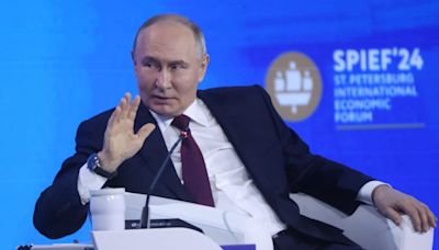 Putin Publicly Mocks Adviser Who ‘Dozed’ Off at ‘Russian Davos’