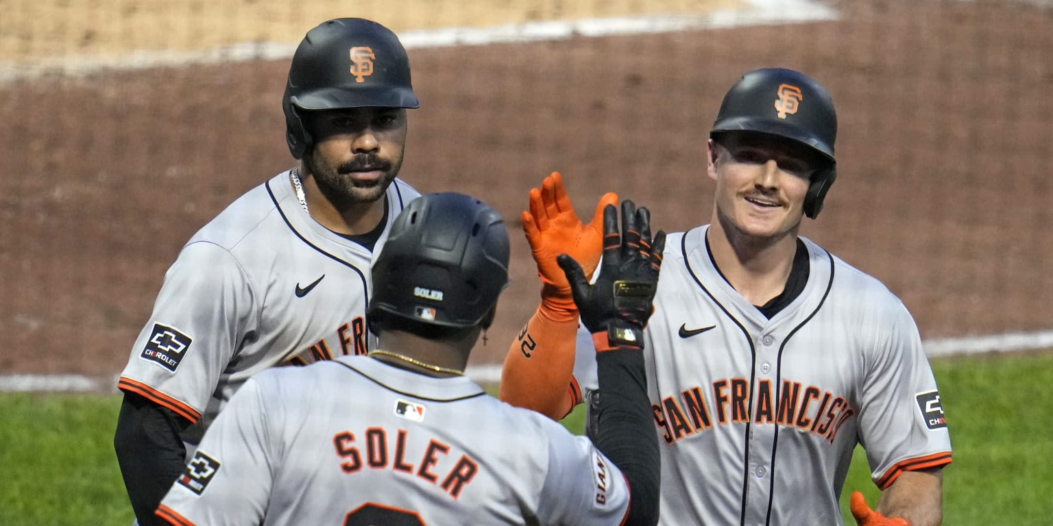Call it payback: Giants overcome 5-run deficit, win in extras