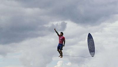 Surfe: Gabriel Medina quase chega à perfeição em Teahupo'o e elimina algoz de Tóquio 2021