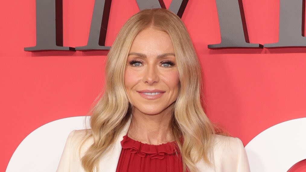 Kelly Ripa Says Husband Mark Consuelos Thinks She Has 'A-Hole Syndrome'