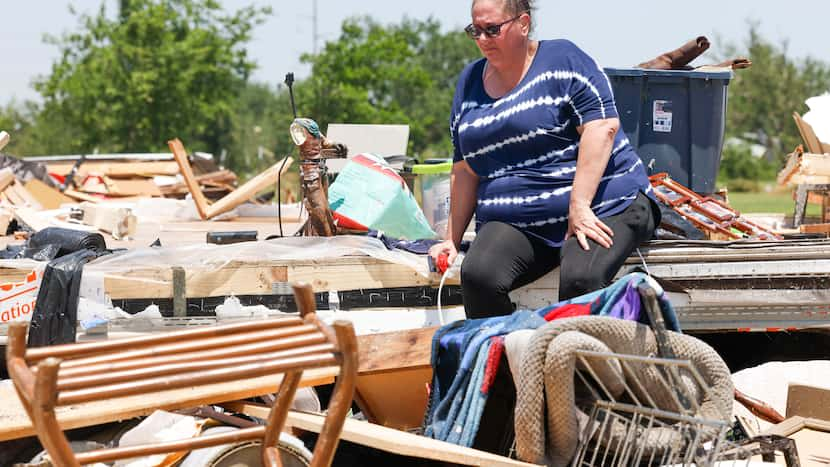 Valley View residents count blessings as they sort through rubble left by deadly tornado