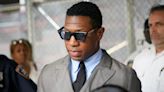 Quiere arruinar mi carrera: Jonathan Majors arremete contra su ex en juicio