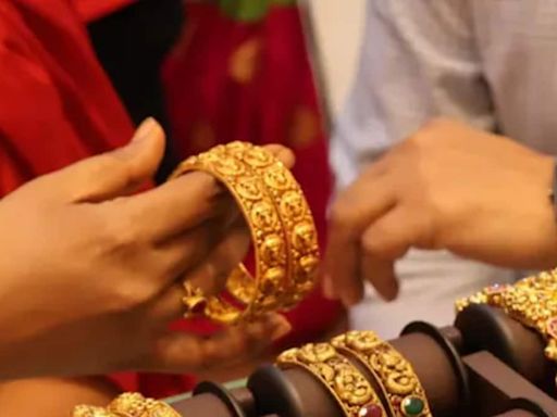 Gold Rate Today Rises In India: Check 22 Carat Price In Your City On September 28 - News18