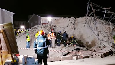 Suben a siete los muertos en el derrumbe de un edificio en Sudáfrica y 39 siguen atrapadas