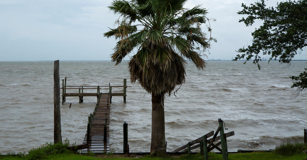 Live Updates: Beryl Expected to Hit Texas as a Hurricane